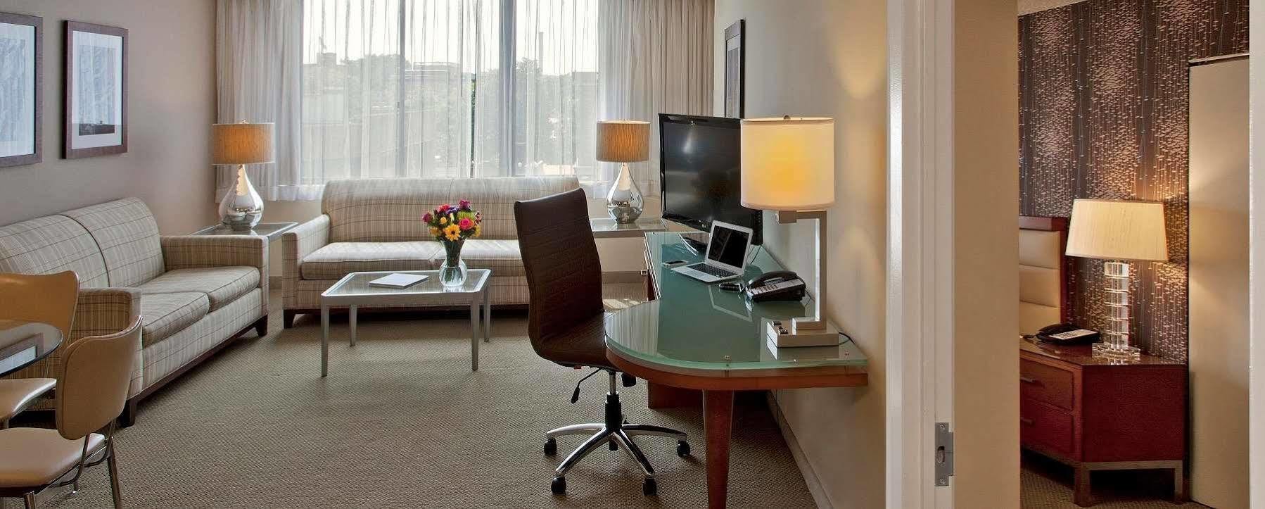 Georgetown Courtyard 3*